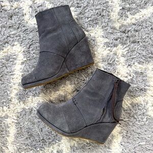 Tom’s Desert Wedge Suede Bootie in Grey